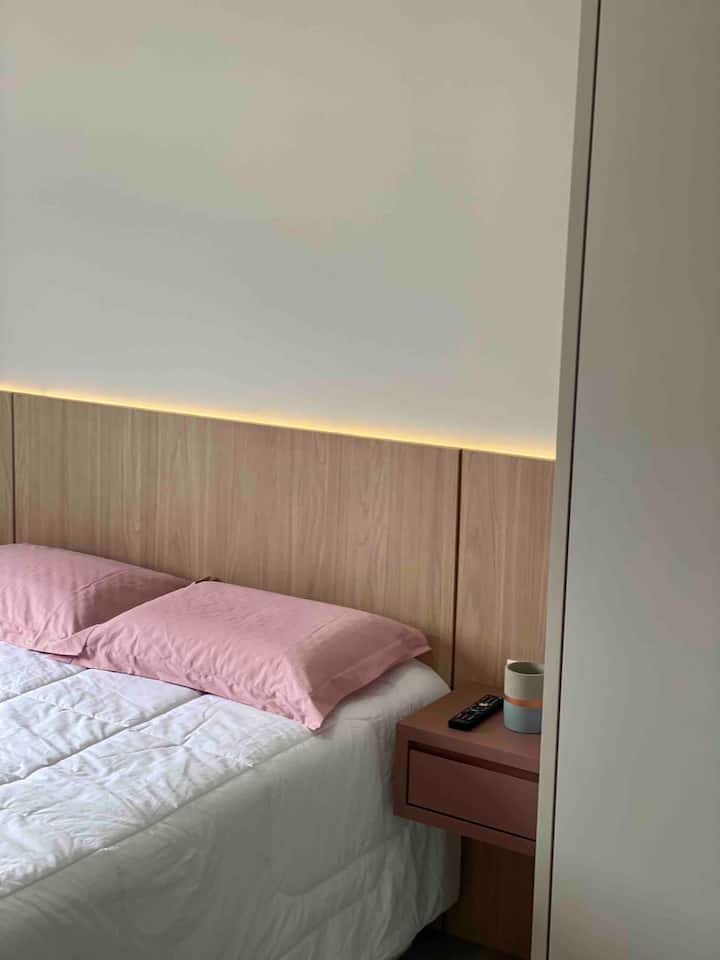 חדר שינה 2
מיטה זוגית
Ar and TV Smart