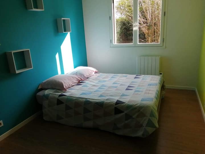 Საძინებელი 2,
1 ორადგილიანი საწოლი