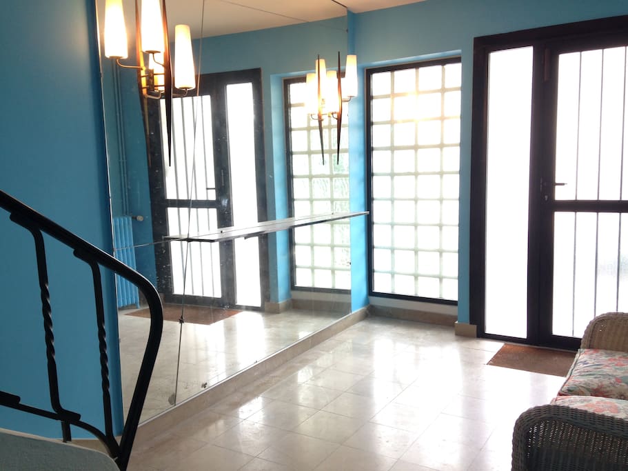 Hall d'entrée commun aux deux appartements.