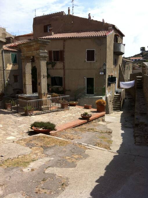 Vista verso la facciata anteriore della casa