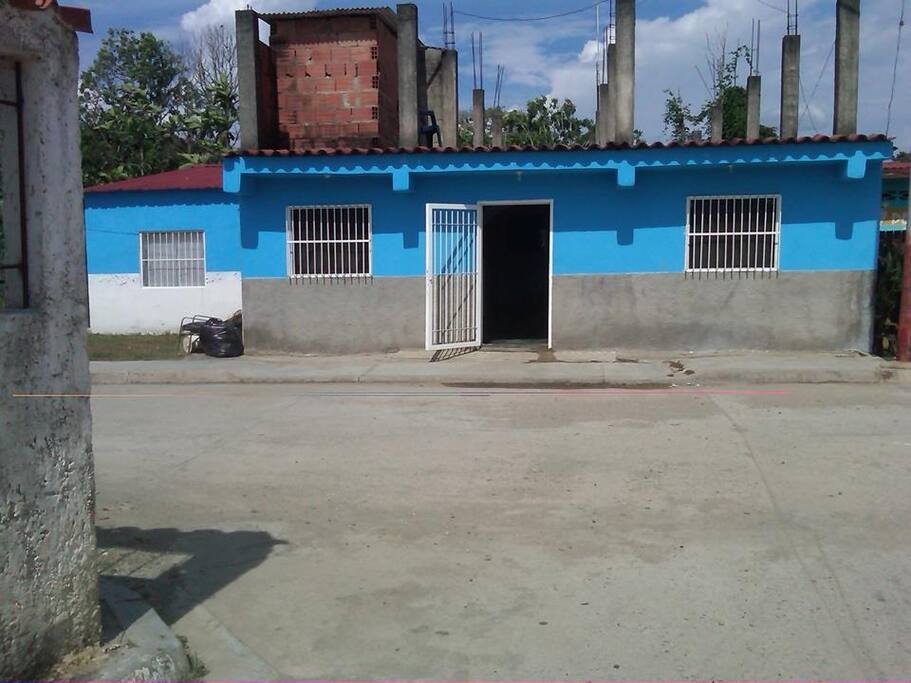 FRENTE DE LA CASA