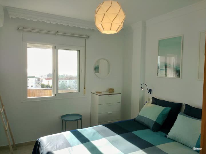 Dormitorio matrimonial - Orientacion Sur - Vista al mar
غرفة مزدوجة - مواجهة للجنوب - إطلالة على البحر