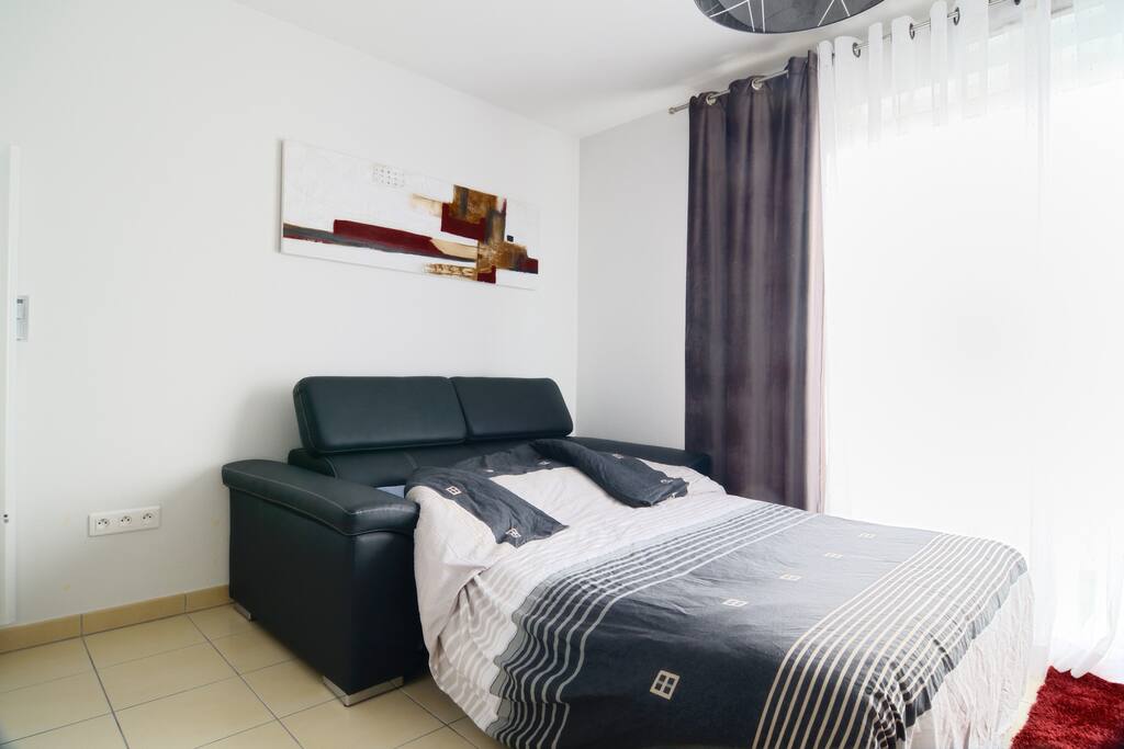 Lit canapé un matelas a été rajouté pour plus de confort