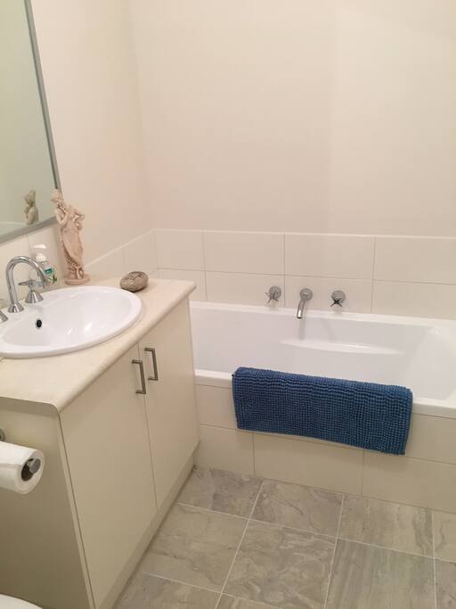 Modern, comfortable bathroom