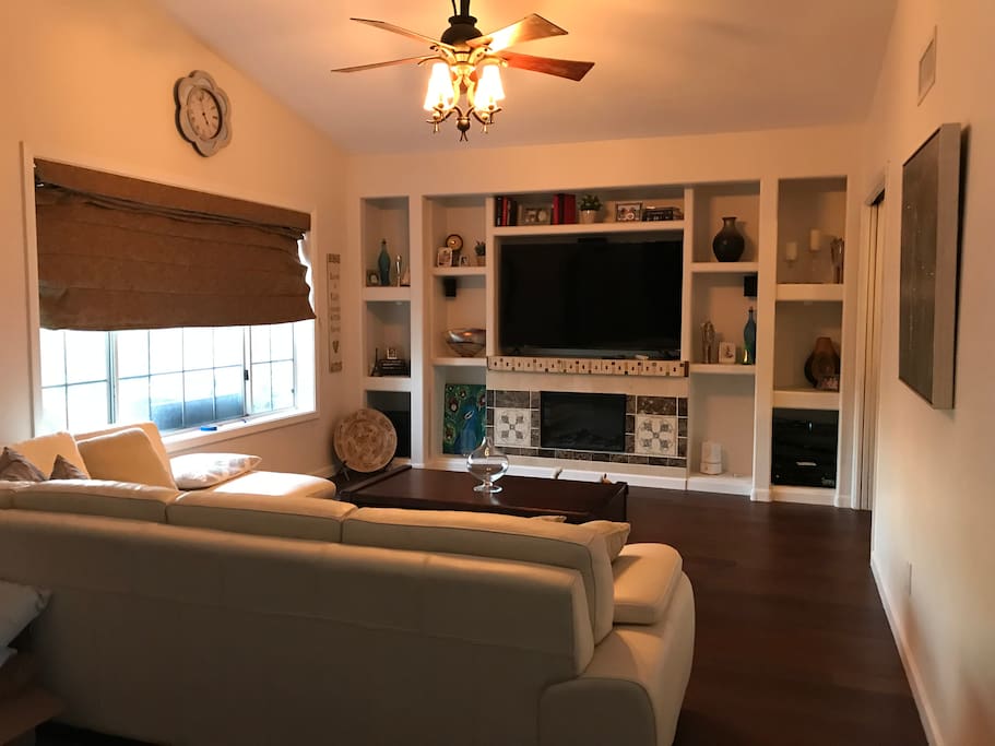 Living/ movie room with high def, full cable package and surround sound.