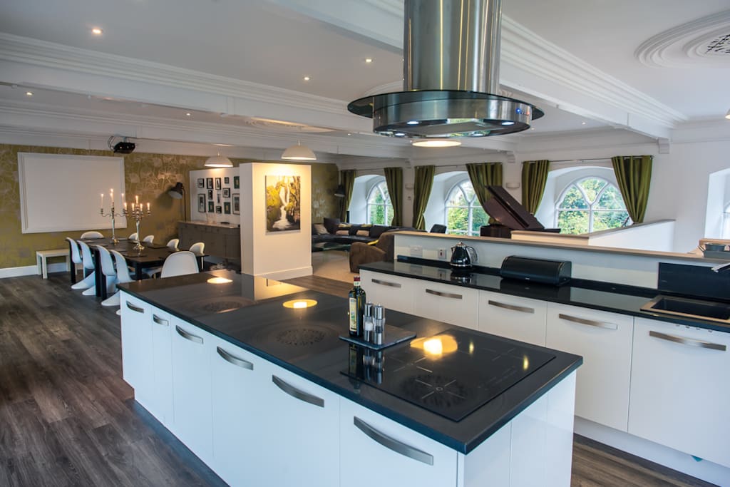 Beautifully designed, well-equipped kitchen