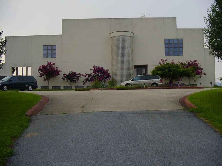 Driveway view of house.