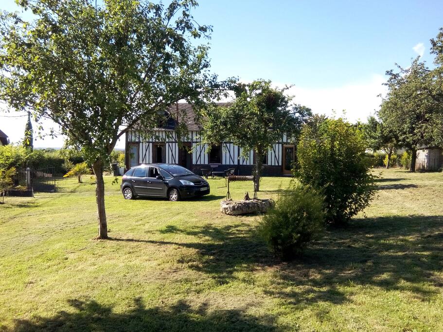 son jardin avec emplacement pour garer sa voiture