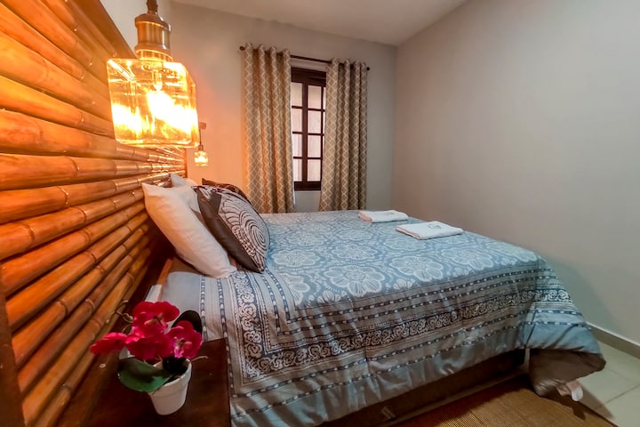 「Thiago是一位出色的房东，他提供了有关该地区的知识和信息，非常有帮助。他沟通非常有效，让我们高效快速地进入房源。房源本身太棒了。」-Tony