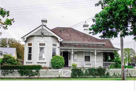 Luxury, Waterfront house, Inner city location!