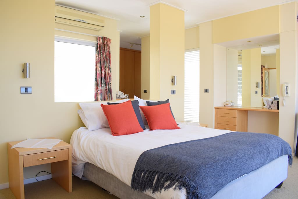 Master en-suite bedroom