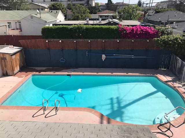 LUXURY HOUSE+POOL in West LA/Santa Monica gallery image 2