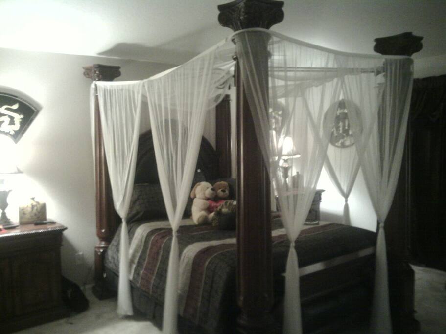 The bed is so beautiful and it's make you feel like a king.