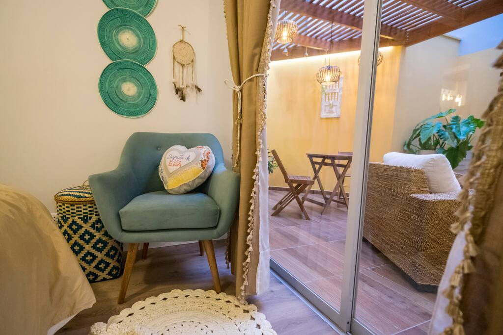 Just breath and take a minute to sit and feel our carpets made by hand of 100% organic cotton (by local designers) / Solo respire y tómese un minuto para sentarse y sentir nuestras alfombras hechas a mano de algodón orgánico 100% de diseñadores locales