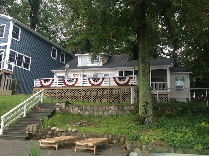 Pine Lake retreat Cottages for Rent in Plainwell, Michigan, United