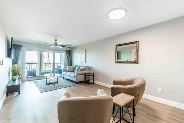 Waterfront Updated Coastal Condo 2 Bed/2 Bath - Clearwater, FL