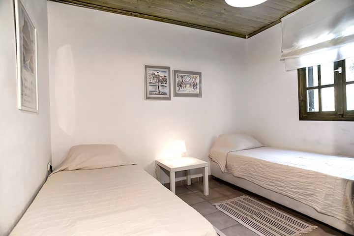 Sovrum Dubbel och enkelsäng eller 3 enkelsängar eller 2 enkelsängar.