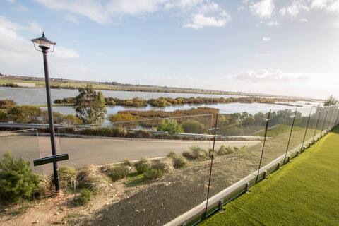 'Serenity' and sweeping Murray River views