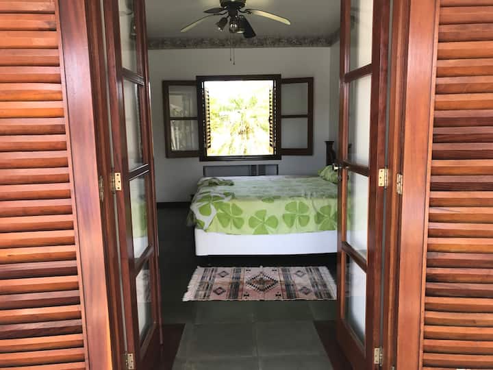 סוויטה אמריקאית 3 , עם מיטה זוגית אחת ומיטת יחיד אחת 