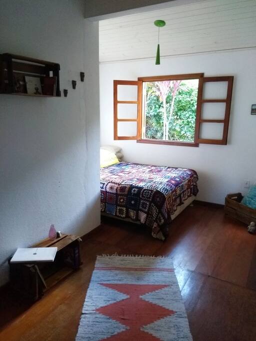 O quarto disponível para os hóspedes.