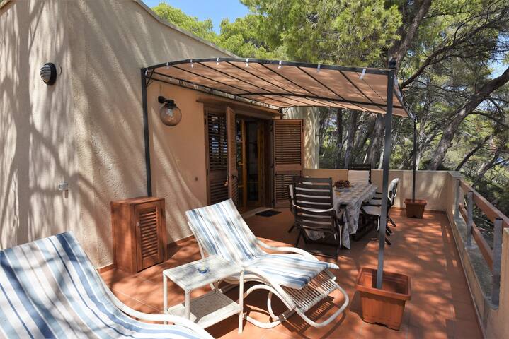 Porzione di villino con terrazza sul mare gallery image 2