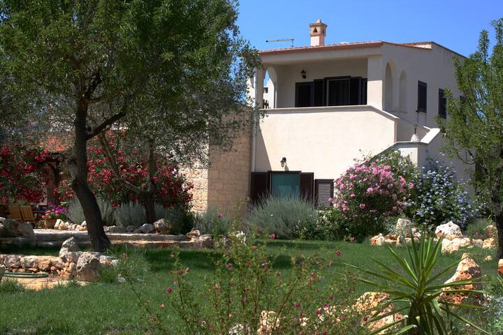 Family & pet-friendly villa near Ostuni with pool. gallery image 5