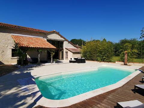 18th century restored 6 bedrooms barn with pool