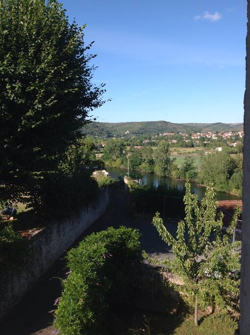 Vue sur la vallée du Lot depuis la chambre 1