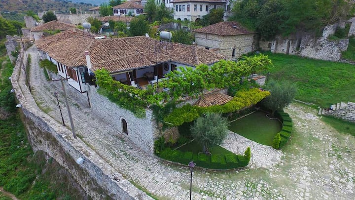 KRIS Guesthouse  (Traditional House in Citadella).