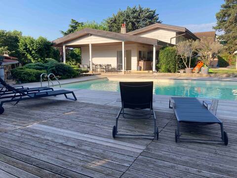 Warm house with pool