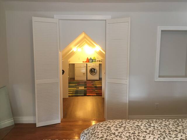 Lively little Italy! 2+ bedrooms with Parking! gallery image 4