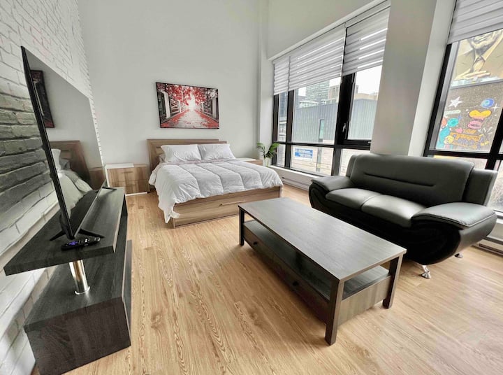 Downtown Montreal, VilleMarie Vacation Rentals & Homes VilleMarie