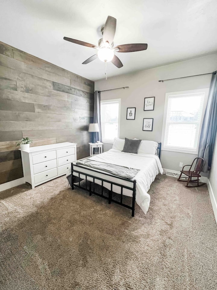 غرفة النوم رقم1 - سرير كامل الحجم 