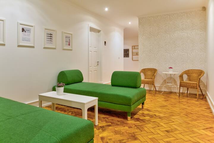 Home Out 2E – Apartment at City Center w/ Parking gallery image 3