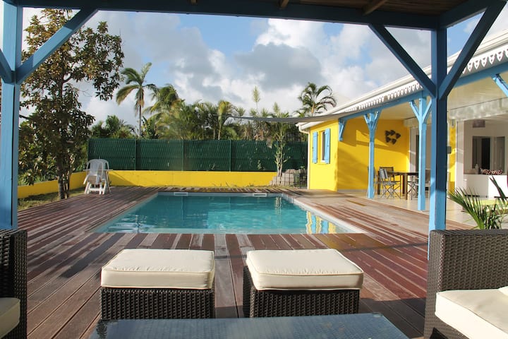  Villa  tout confort avec piscine privative Villas   louer 