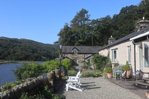 Laundry Cottage, sleeps 12, by river and woods