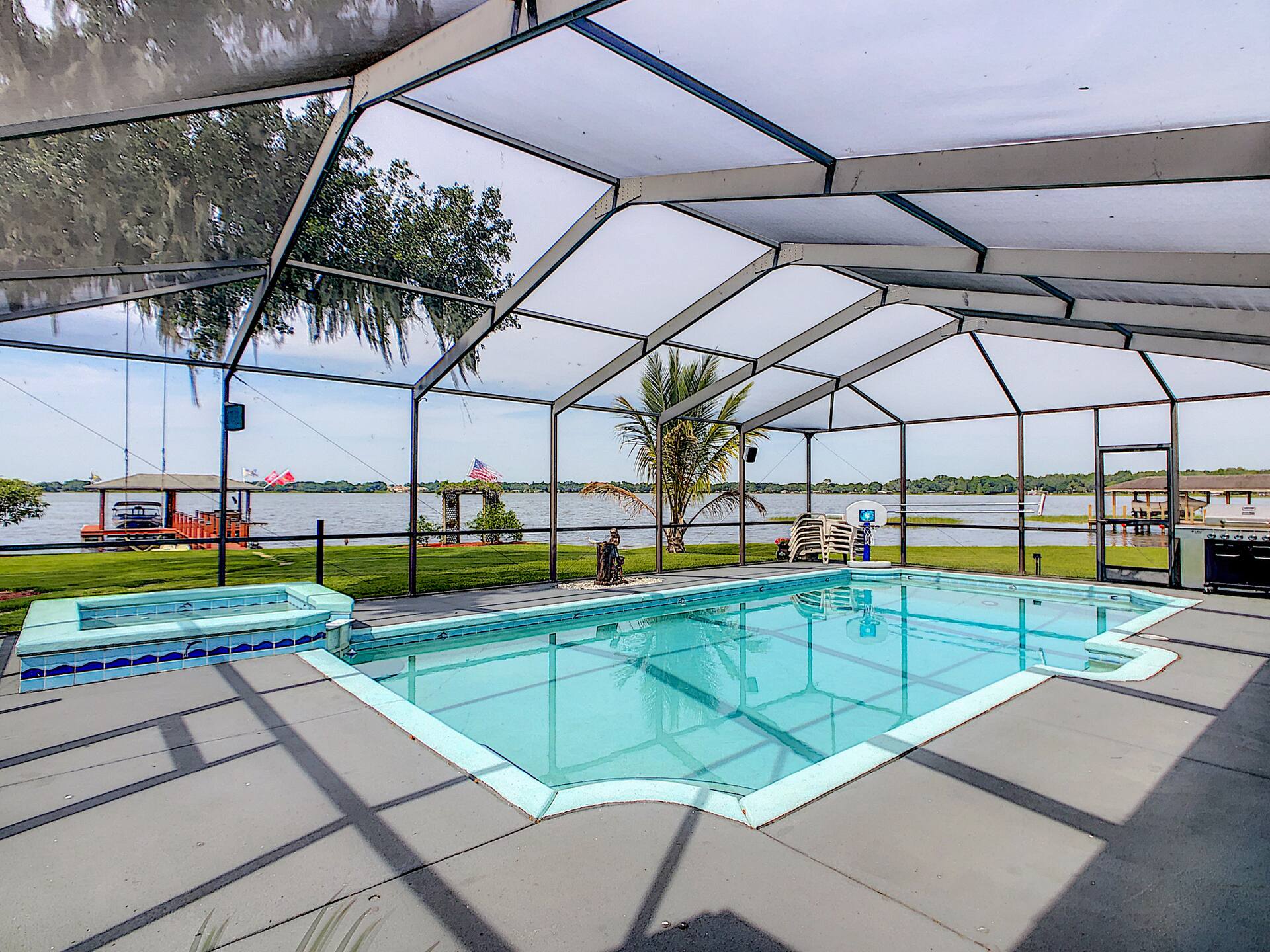 Fantastic Water Front Home on the Chain of Lakes