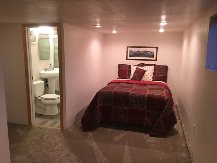 تحتوي غرفة الهوبيت على حمام خاص