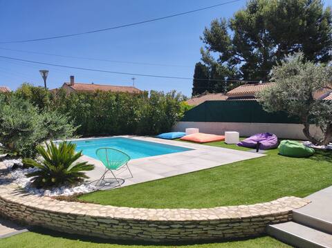 Quiet house with pool