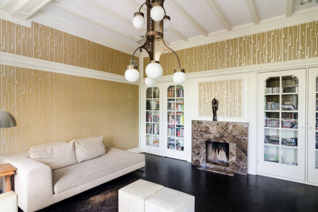 Separate livingroom at ground floor