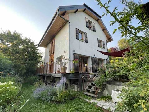 Beautiful house 10-12 p. near Annecy