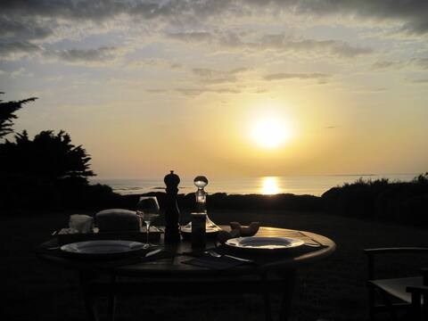 DIRECT OCEANFRONT, SETTING SUN