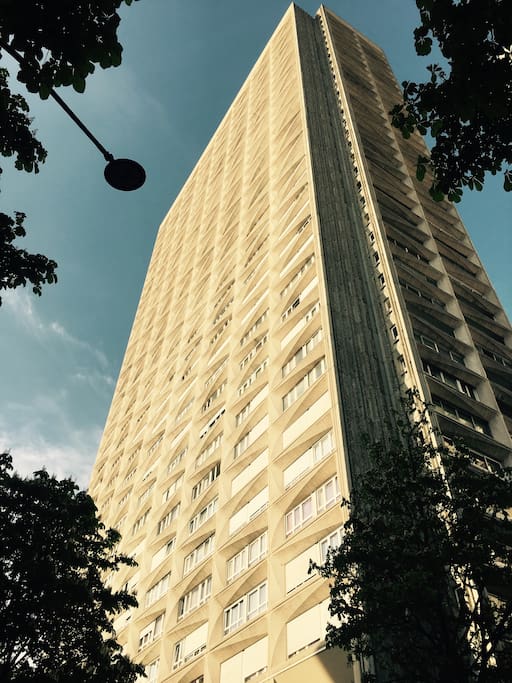 70's architecture building