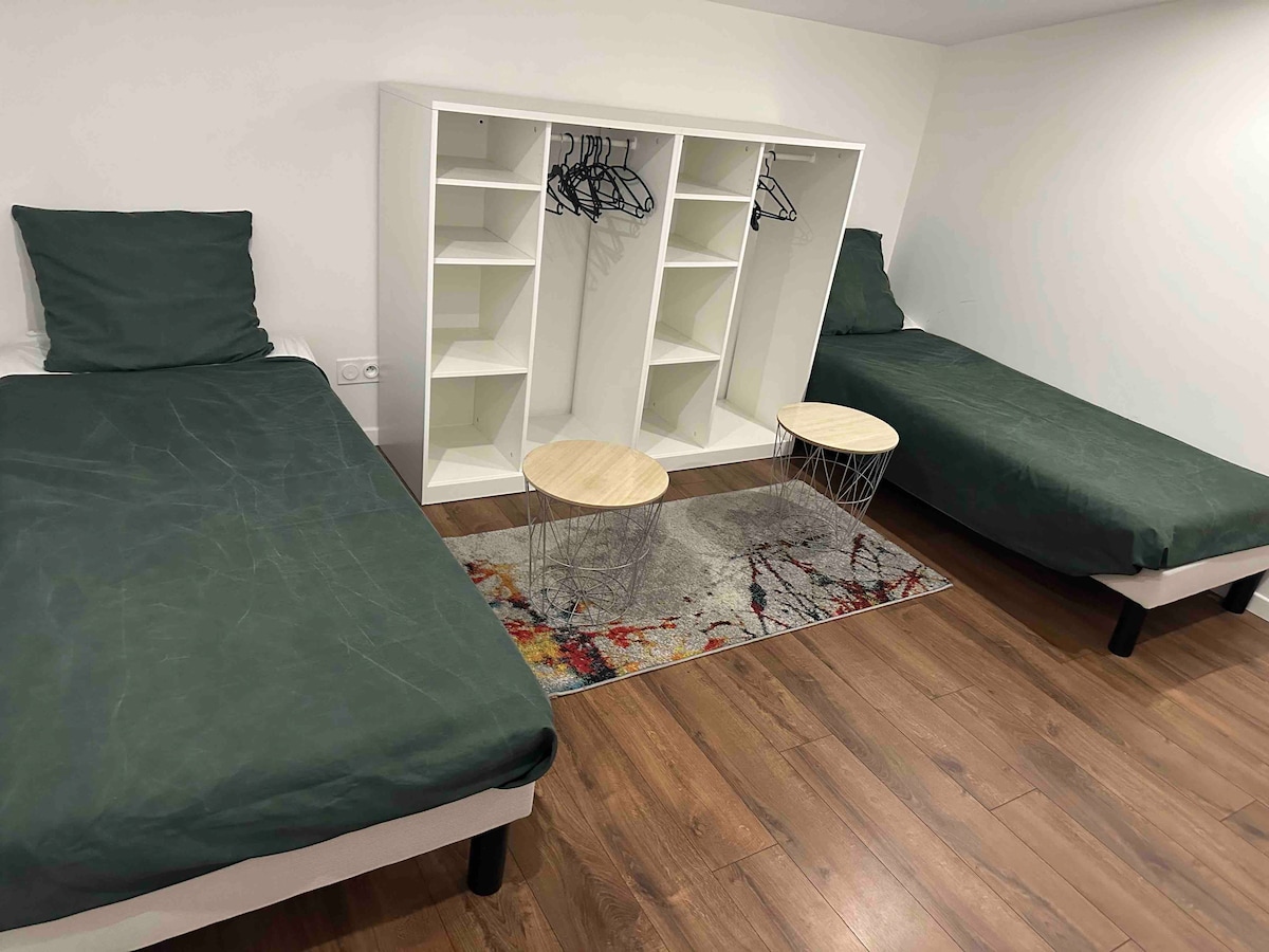 ห้องนอน - เตียงเดี่ยว 2 เตียงที่สามารถนอนได้