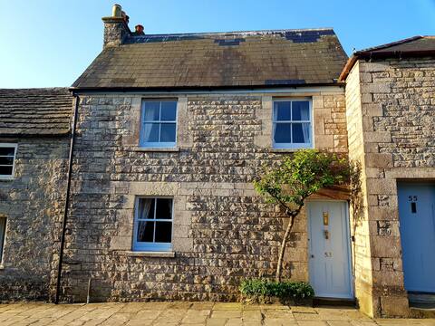 Quirky, 18C Smugglers Cottage, Purbeck & Dorset