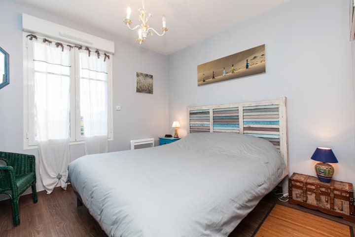 Vaša jasná a tichá izba so 160 posteľami a posteľnou bielizňou v perfektnom stave.