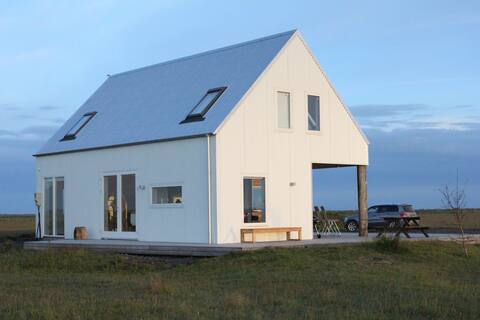SOUTH EYJAFJALLAJOKULL MODERN HOUSE