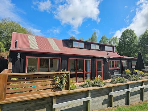 Discover Taupo's Tranquility The Stables Cottage