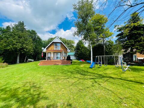 Cottage with Water Activities Near Toronto