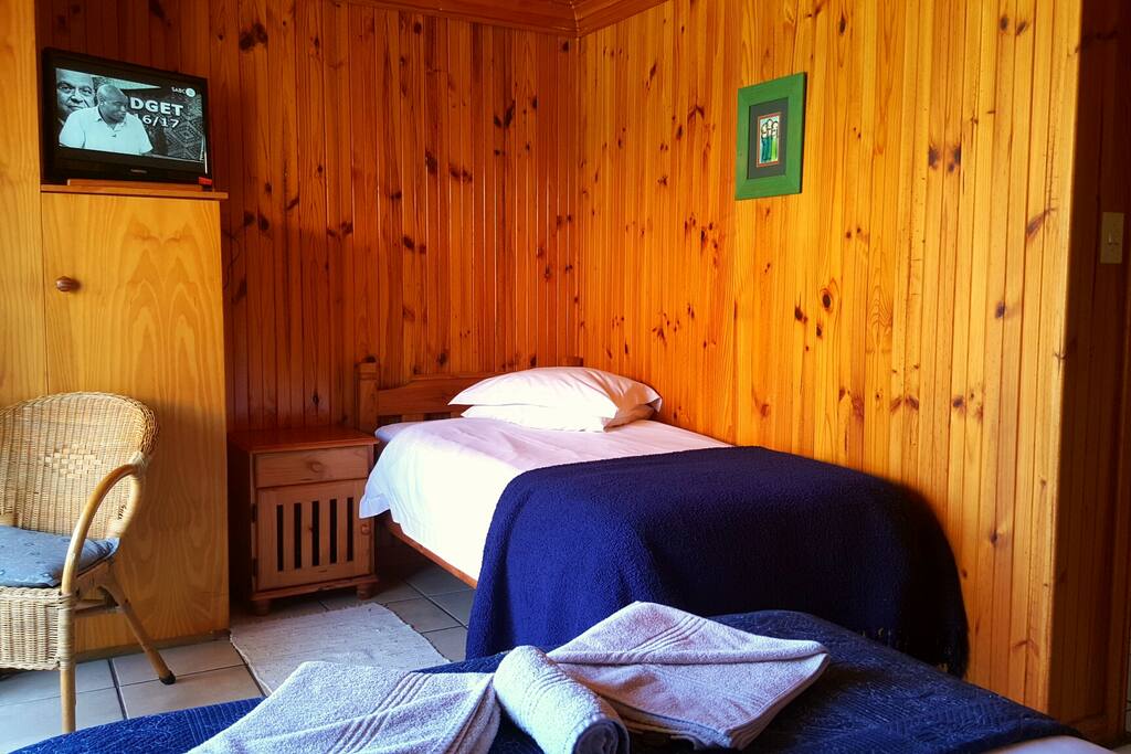 Owl suite single bed